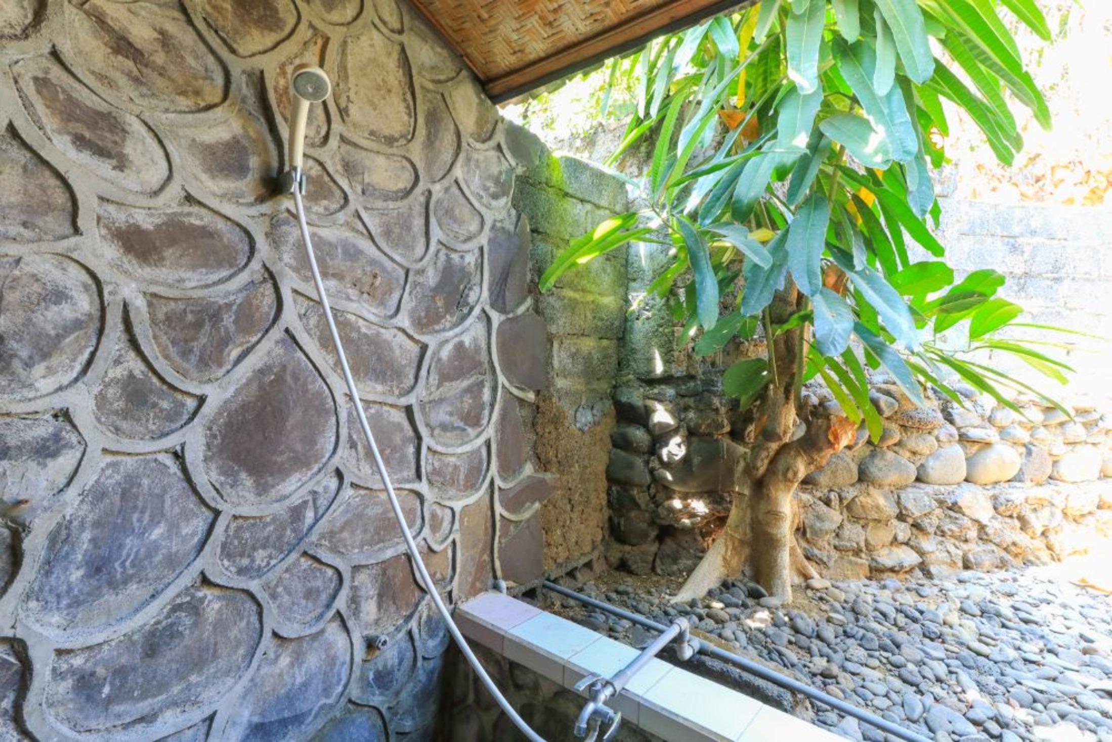 Hotel Tara Bar & Resto Air Sanih Kubutambahan  Dış mekan fotoğraf