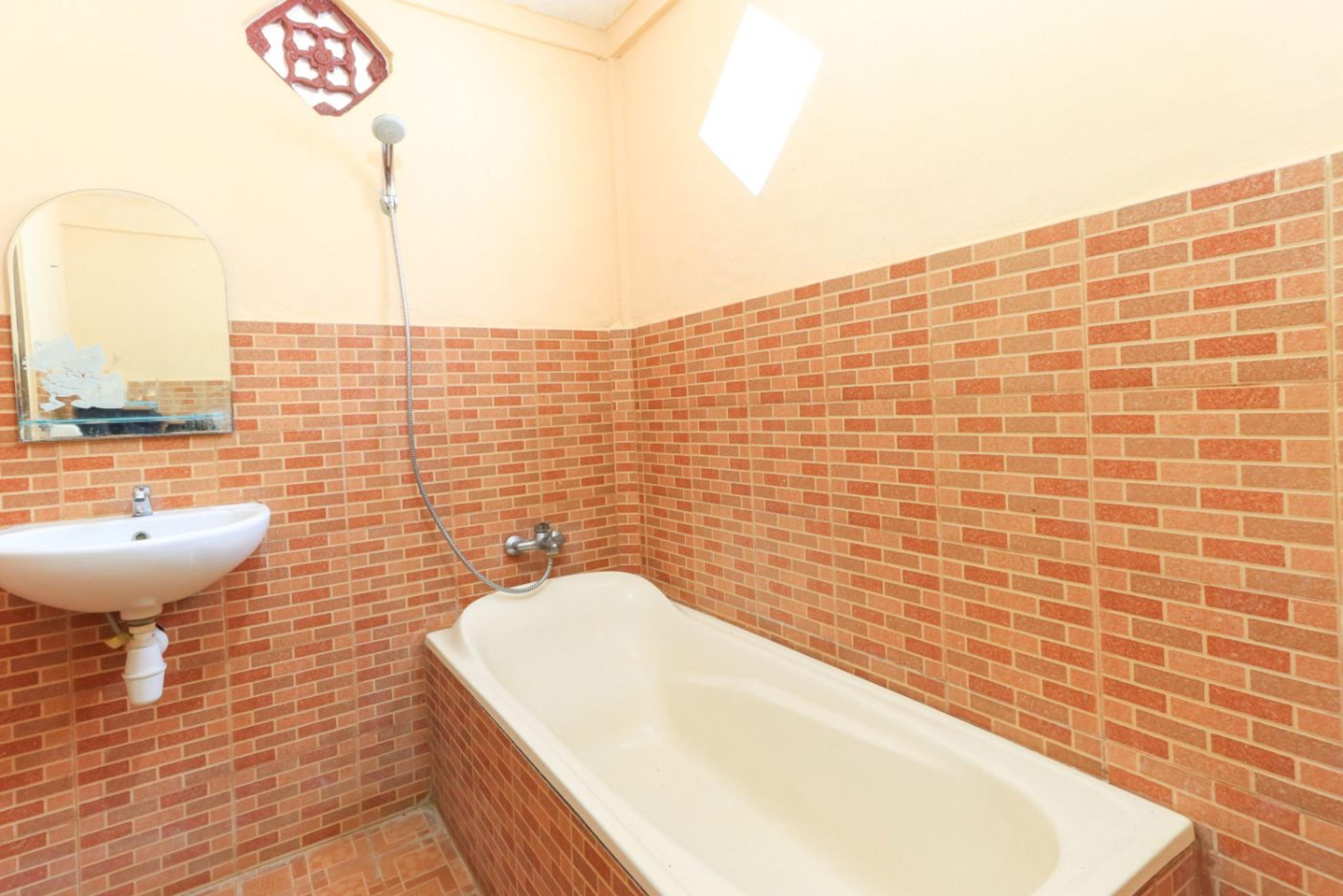 Hotel Tara Bar & Resto Air Sanih Kubutambahan  Dış mekan fotoğraf