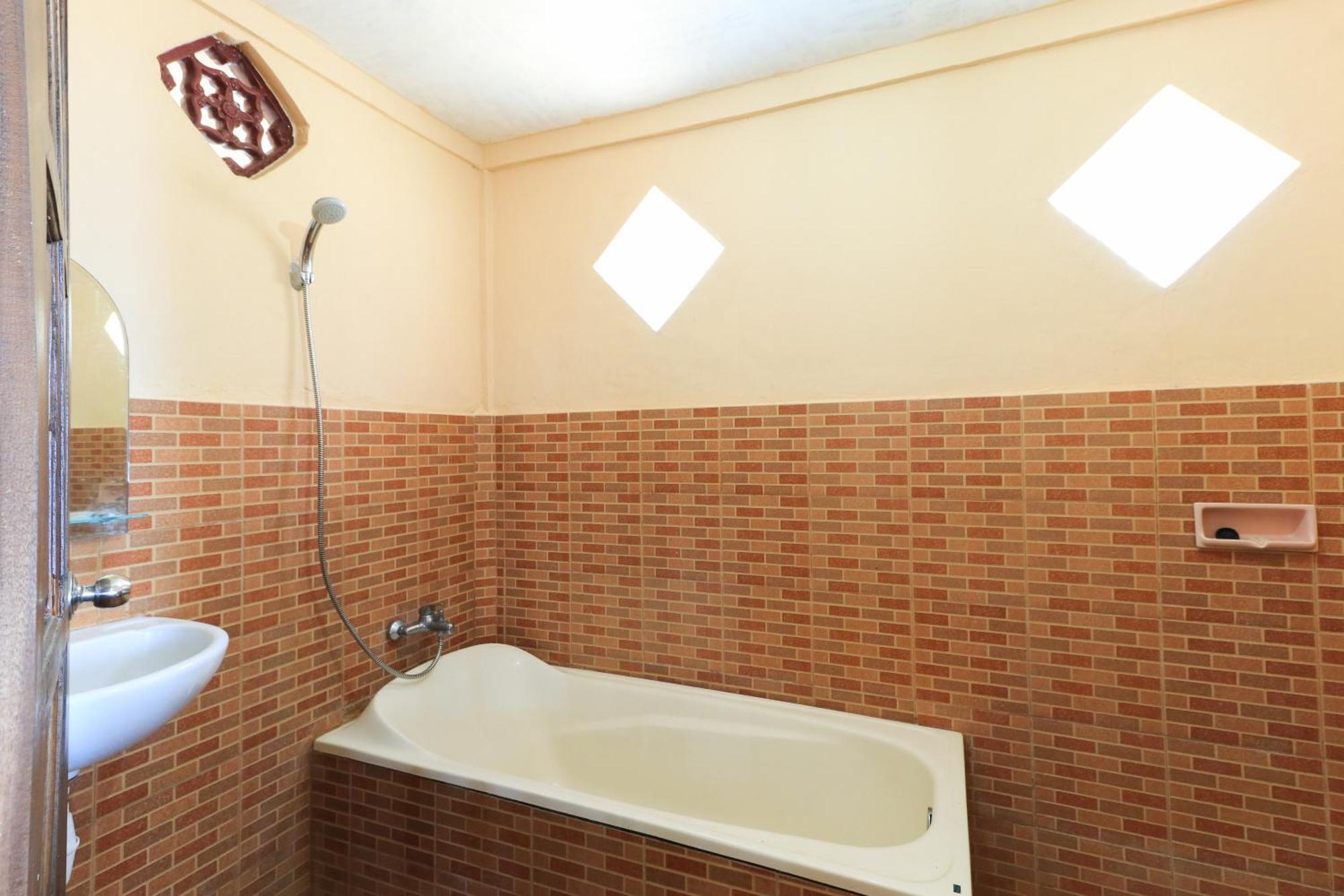 Hotel Tara Bar & Resto Air Sanih Kubutambahan  Oda fotoğraf