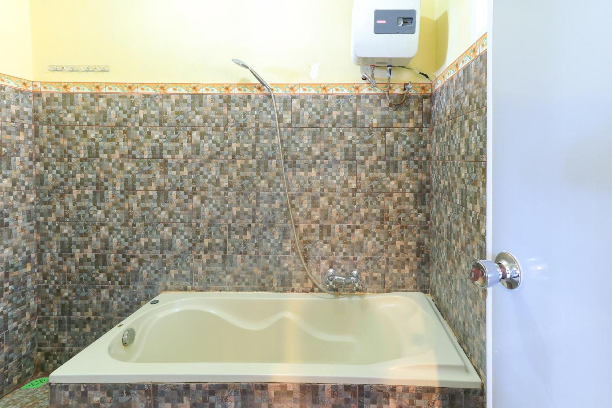 Hotel Tara Bar & Resto Air Sanih Kubutambahan  Oda fotoğraf